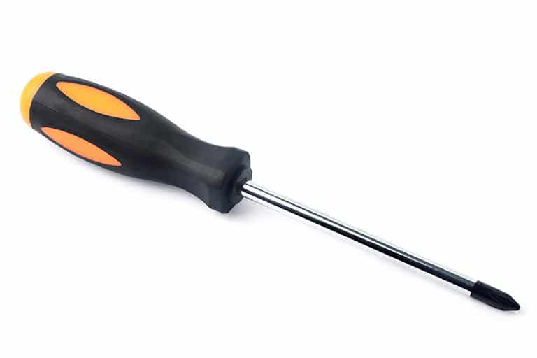 A chave de fenda é um item importante da caixa de ferramentas. A chave de fenda é um item importante da caixa de ferramentas.