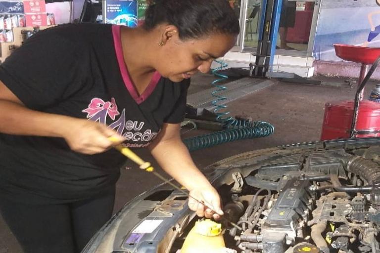 Sheila é o braço direito de Agda na Meu Mecânico