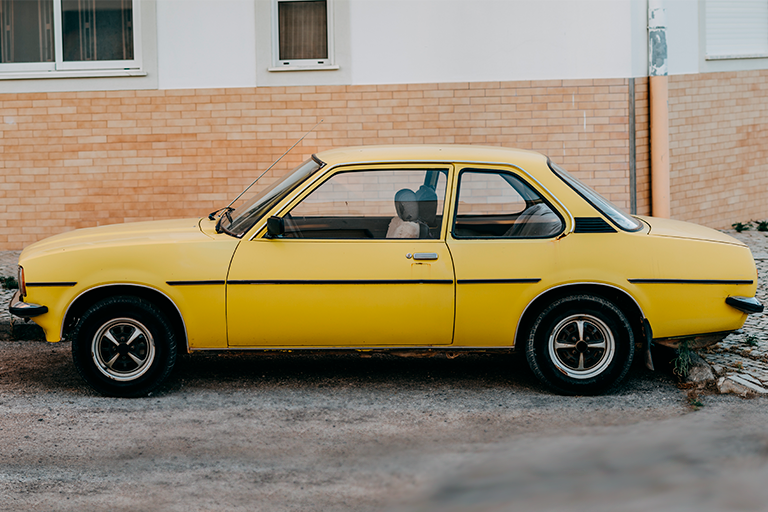 Monza amarelo antigo