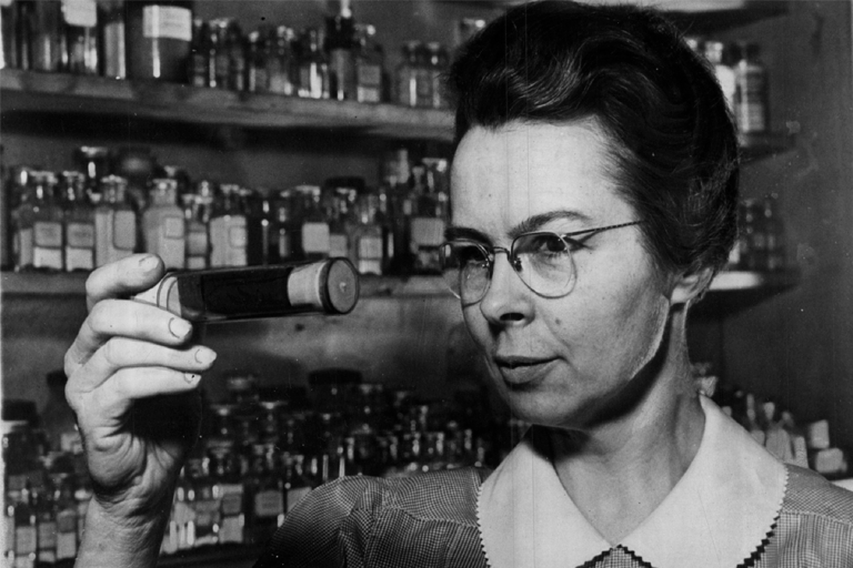 Katharine Burr Blodgett desenvolveu revestimentos anti refletores para superfícies envidraçadas